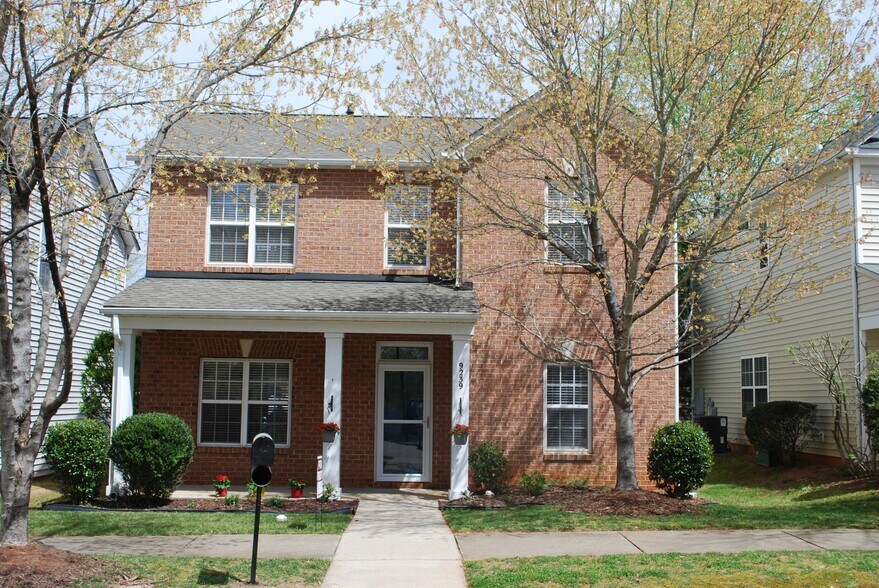 Building Photo - 9239 Ducati Ln