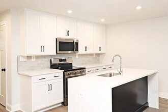 Building Photo - Pet-Friendly Glenbrook Apartment Near Crozet Park