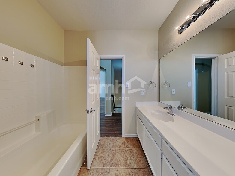 Building Photo - 58 N Highland Dr
