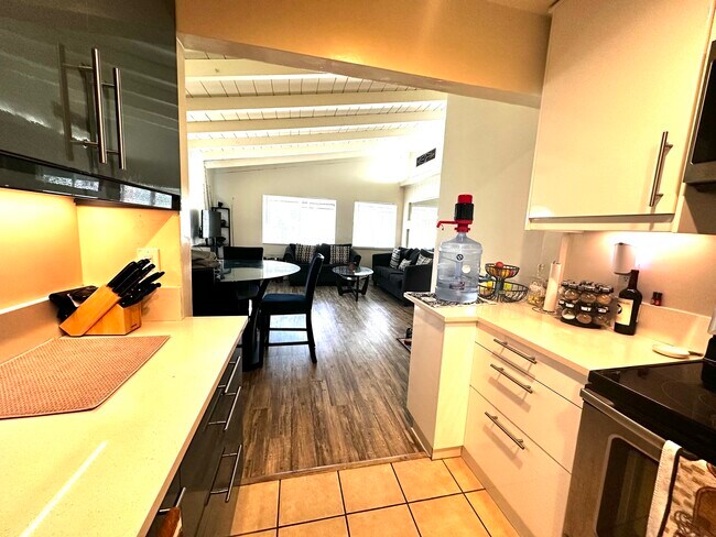 Building Photo - 2504 Alma Ave