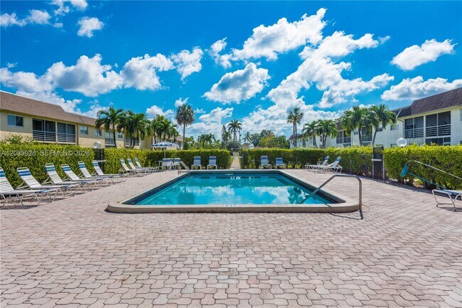 Building Photo - 9949 Sandalfoot Blvd