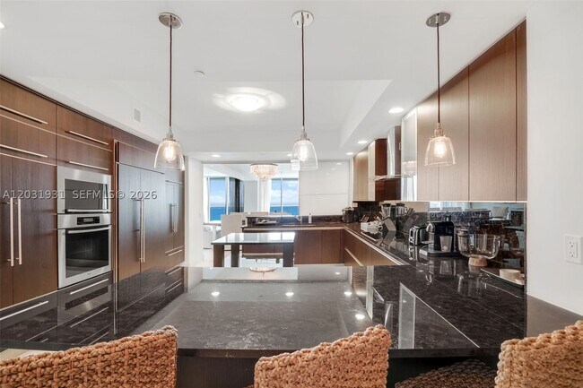 Building Photo - 2711 S Ocean Dr