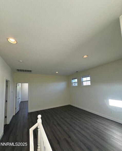 Building Photo - 1279 Par Three Dr