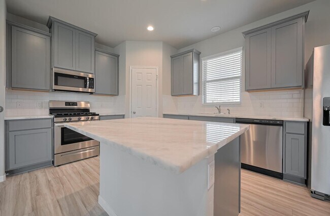 Building Photo - 101 Eliana Shores Dr