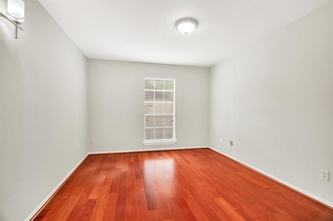 Building Photo - 1880 White Oak Dr