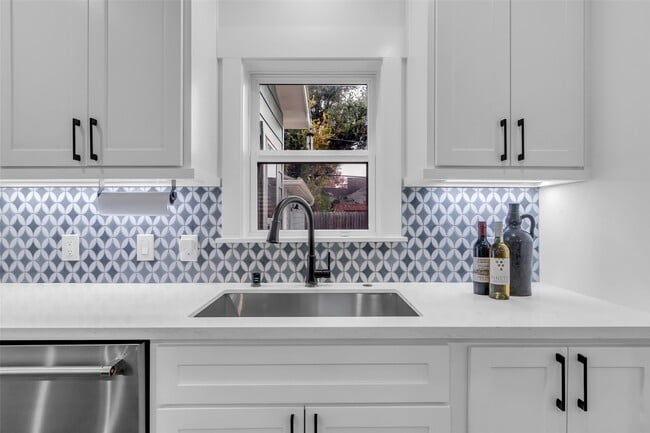 Building Photo - 2611 Ruth St