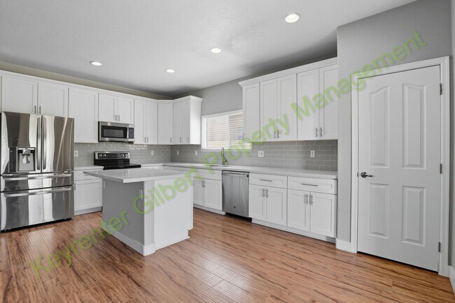 Building Photo - 5 bed / 2.5 bath Home in the San Tan Heigh...