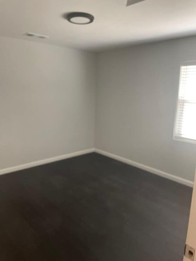 Building Photo - Charming Total Renovation!