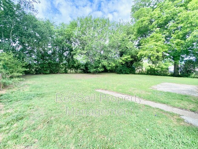 Building Photo - 323 Roane Dr