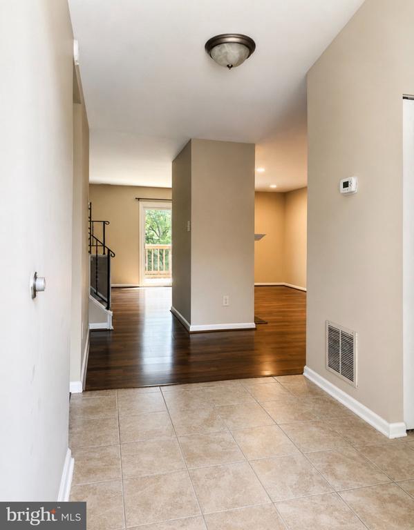 Building Photo - 4037 Summer Hollow Ct