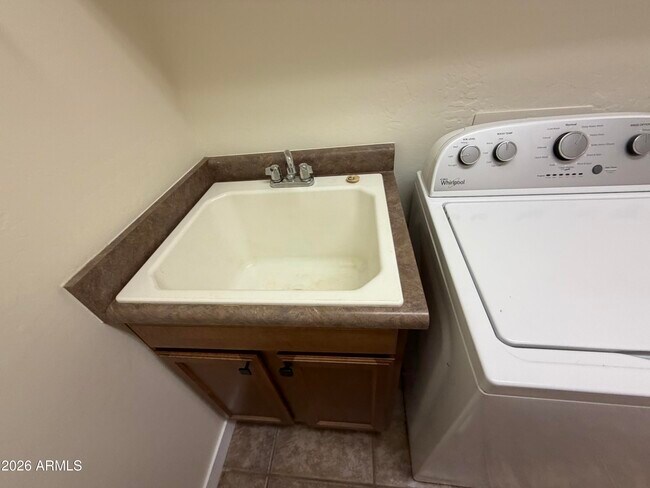 Building Photo - 46058 W Tulip Ln