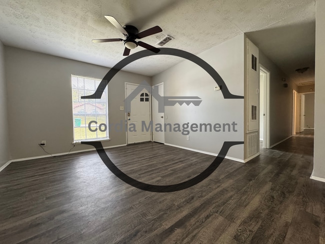 Building Photo - Fenced in   4 Bedroom 1.5 bathroom Home located  in Jonesboro