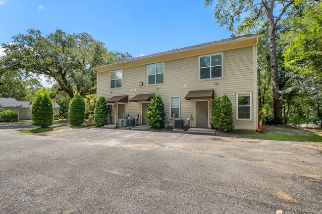 Building Photo - Midtown Tallahassee Townhome