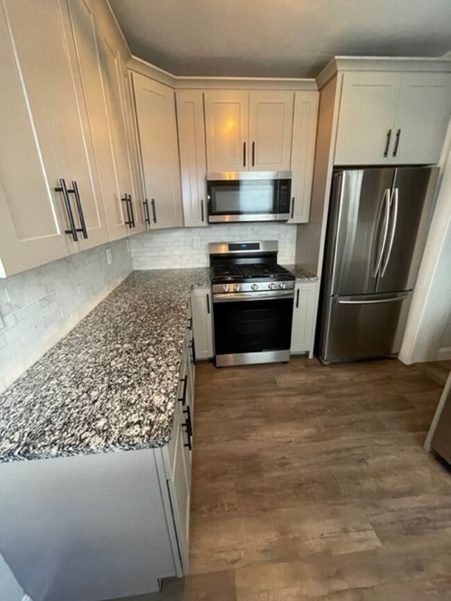 Building Photo - Newly Renovated 3 Bedroom in Lancaster! In...