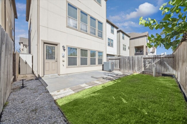 Building Photo - 10709 Madden Oaks Pl