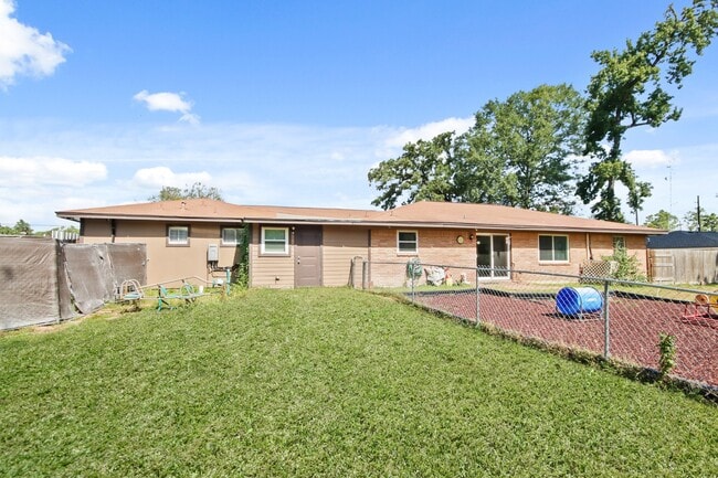 Building Photo - 5302 Treaschwig Rd