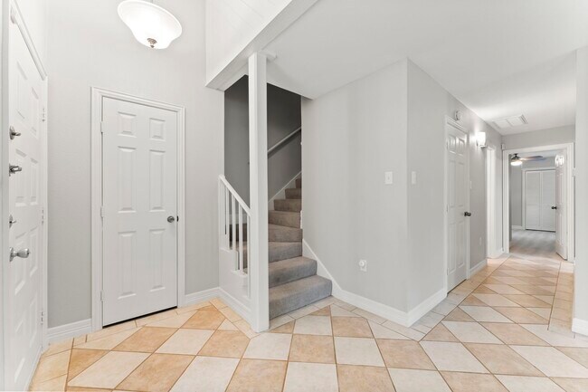 Building Photo - 71 Hideaway Dr