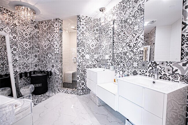 Building Photo - 500 Brickell Ave