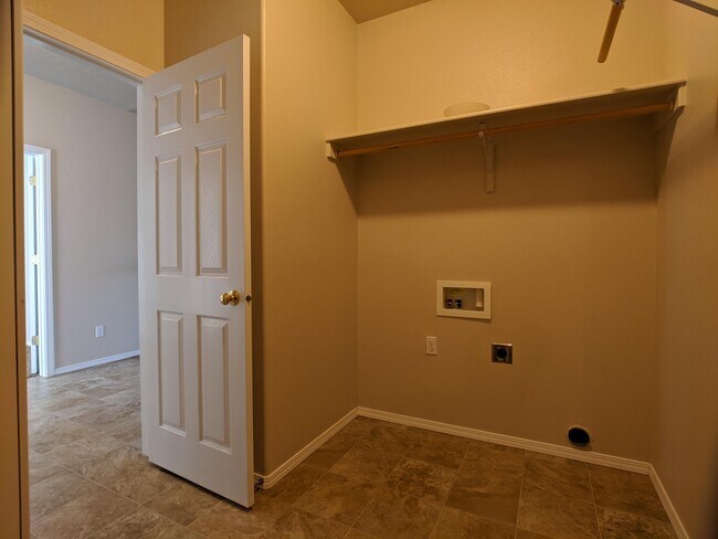 Building Photo - 611 N Kayden Way