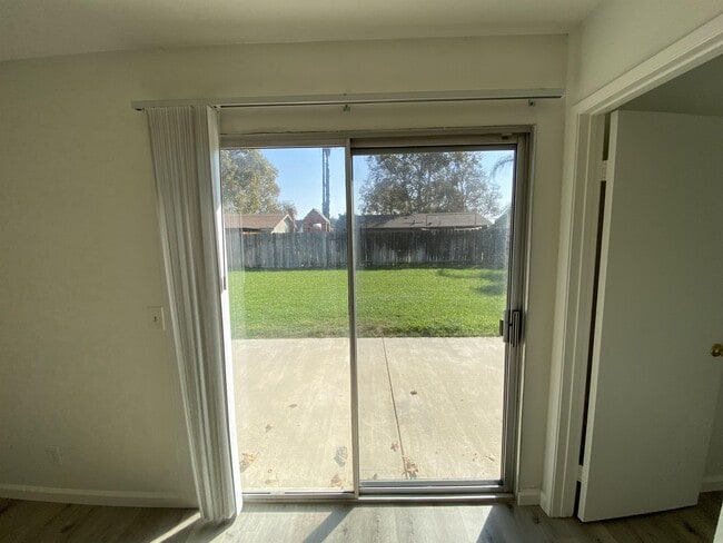 Building Photo - 2929 S Cedar Ridge Pl