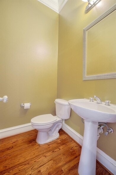 Building Photo - 906 Fowler St