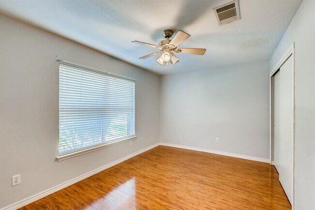 Building Photo - 303 Bello Dr