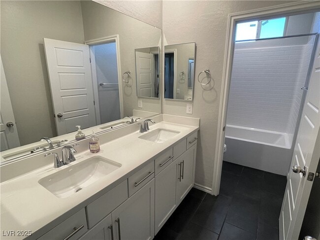 Building Photo - 600 Carriage Hill Dr