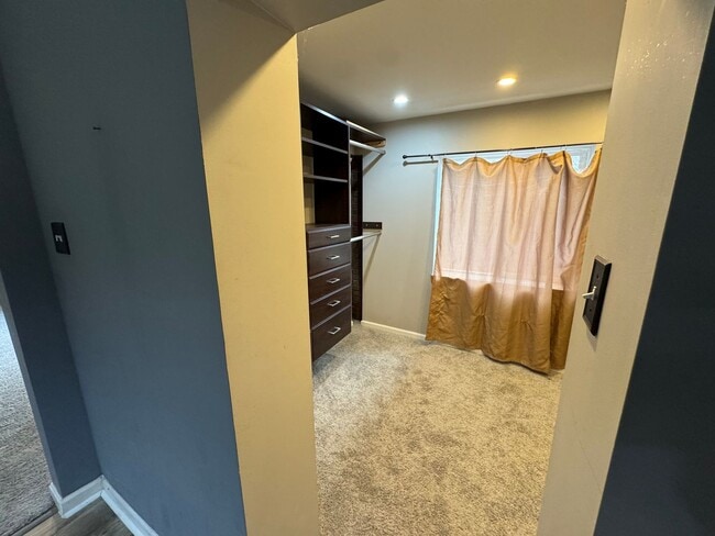 Building Photo - Spacious Private Oasis - 3 Bedroom 2 Bathroom House in Green Tree!