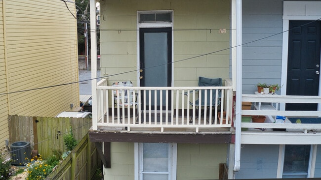 Building Photo - 913 Penn St