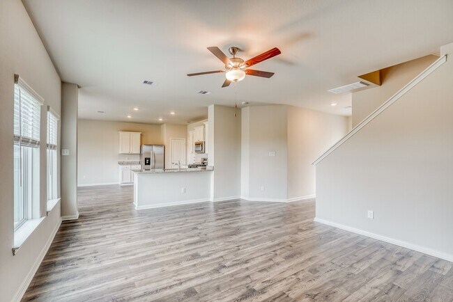 Building Photo - 400 Lynn Lotus Dr