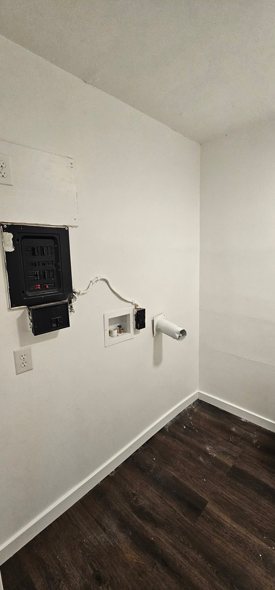 Building Photo - 7504 E 112th St