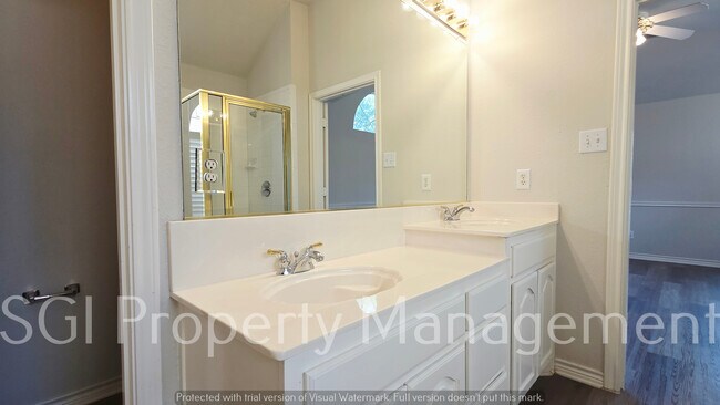 Building Photo - 3305 Woodbluff Ln