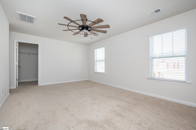 Building Photo - 114 Green Oak Dr