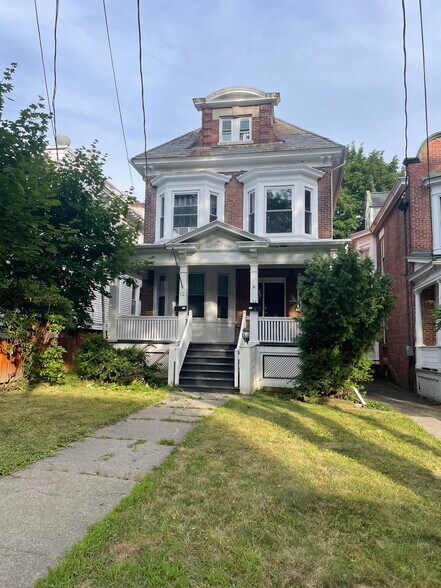 Primary Photo - 12 S Lake Ave