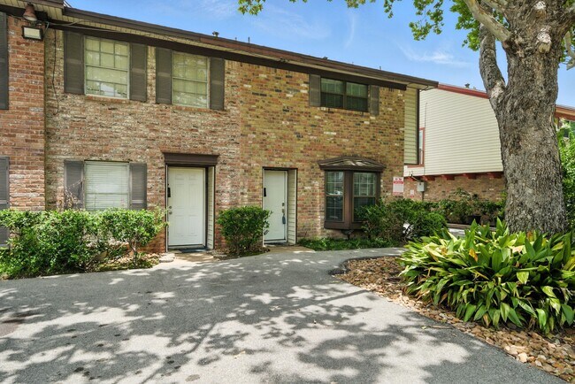 Primary Photo - 10666 Hazelhurst Dr