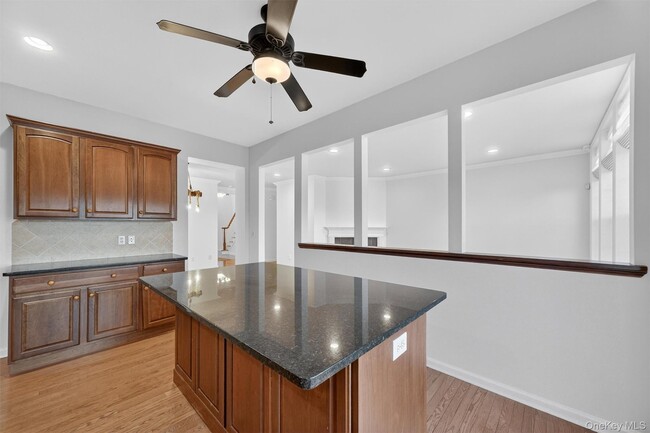 Building Photo - 5 Clearwater Ct