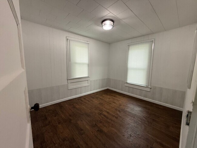 Building Photo - 2 Bedrooms, 1 Bathroom with Bonus Room - Home in West Rome!