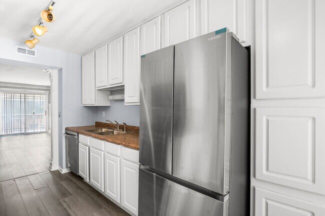 Building Photo - 1995 Tall Oaks Dr