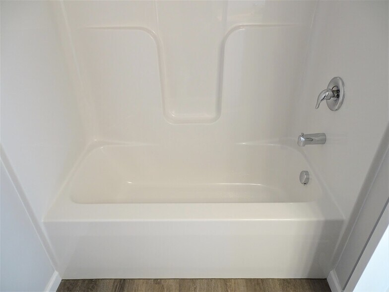 Building Photo - 21 Cobblestone Ct