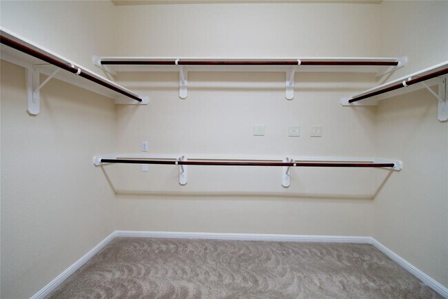 Building Photo - 1708 Stonehaven Ln