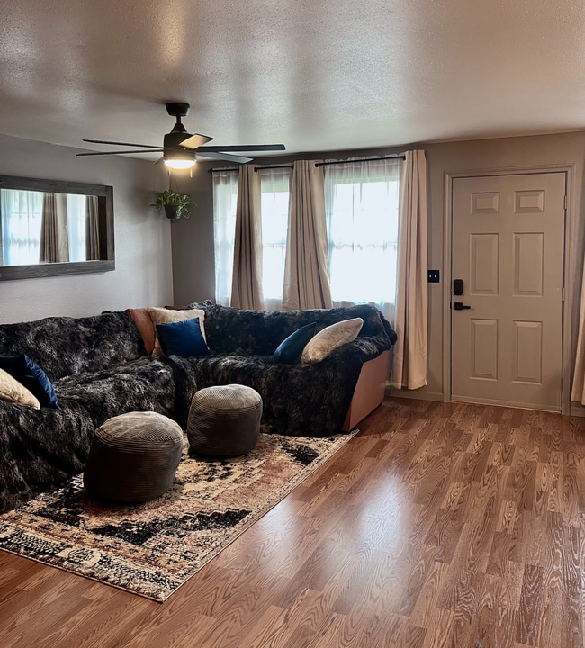 Building Photo - 122 Goldfish Farm Rd SE