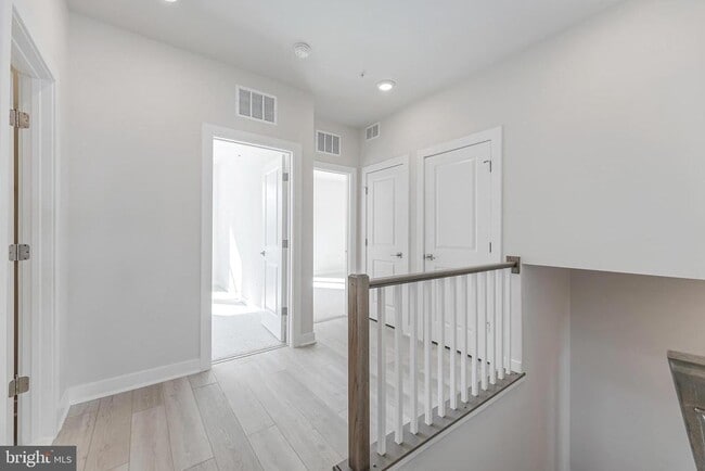 Building Photo - 44592 Strabane Ter