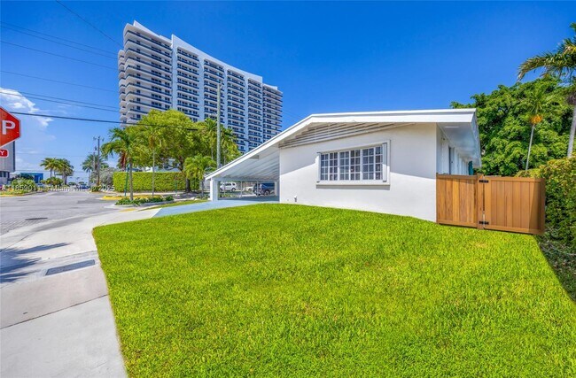 Building Photo - 1700 N Treasure Dr