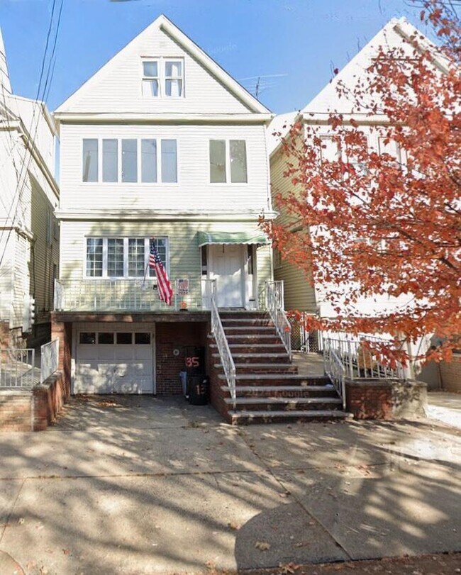 Primary Photo - 135 W 52nd St