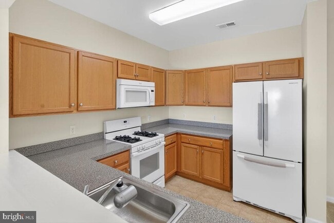 Building Photo - 1447 Sierra Dr