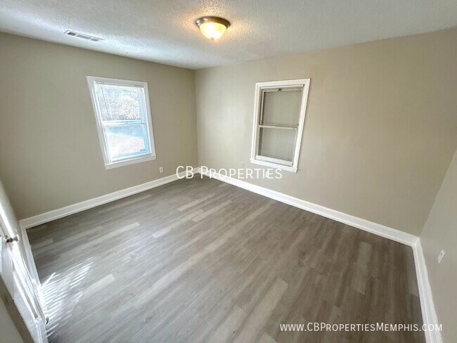 Building Photo - 1231 Pera Ave