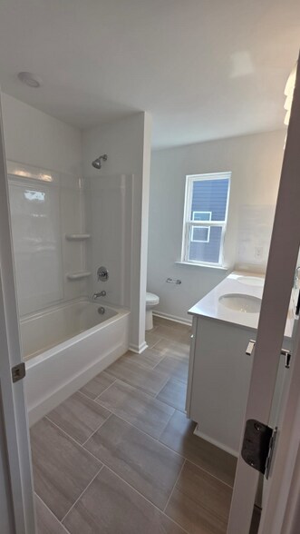 Building Photo - 15918 Parkside crossing Dr