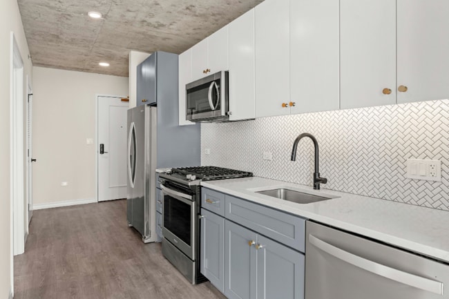 Building Photo - 145 W Huron St