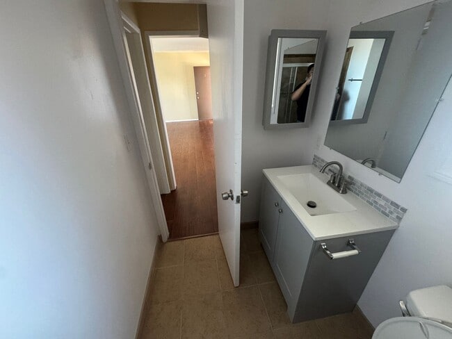 Building Photo - 6633 Woodley Ave