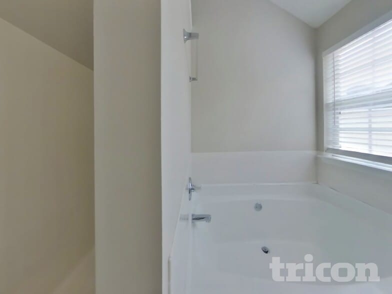 Building Photo - 1099 Sugarcreek Way